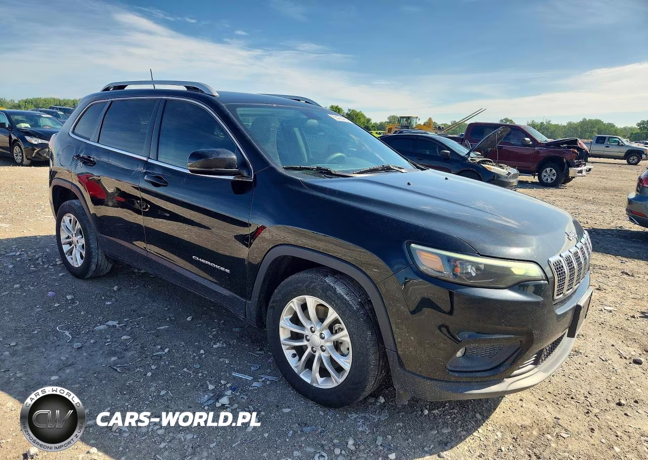 2019 Jeep Cherokee Latitude VIN:1C4PJLCX4KD384088 - 4