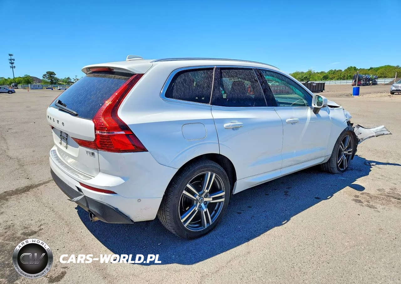 2018 Volvo Xc60 T5 Momentum VIN:YV4102RK0J1071843 - 3