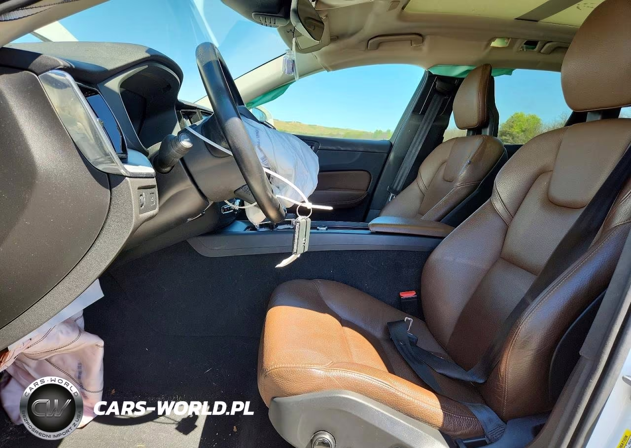 2018 Volvo Xc60 T5 Momentum VIN:YV4102RK0J1071843 - 7