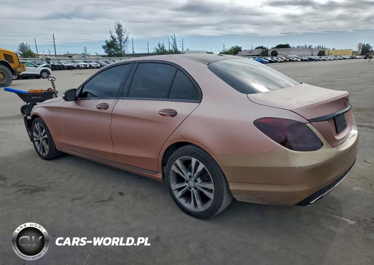 2015 Mercedes-Benz C 300 4Matic VIN:55SWF4KB1FU040479 - 2