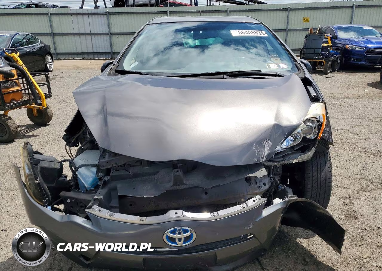 2013 Toyota Prius C Three VIN:JTDKDTB35D1043092 - 5