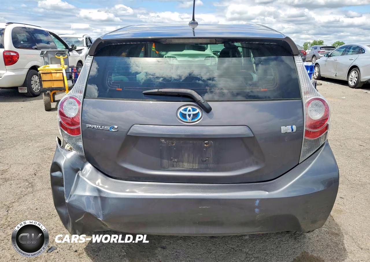2013 Toyota Prius C Three VIN:JTDKDTB35D1043092 - 6