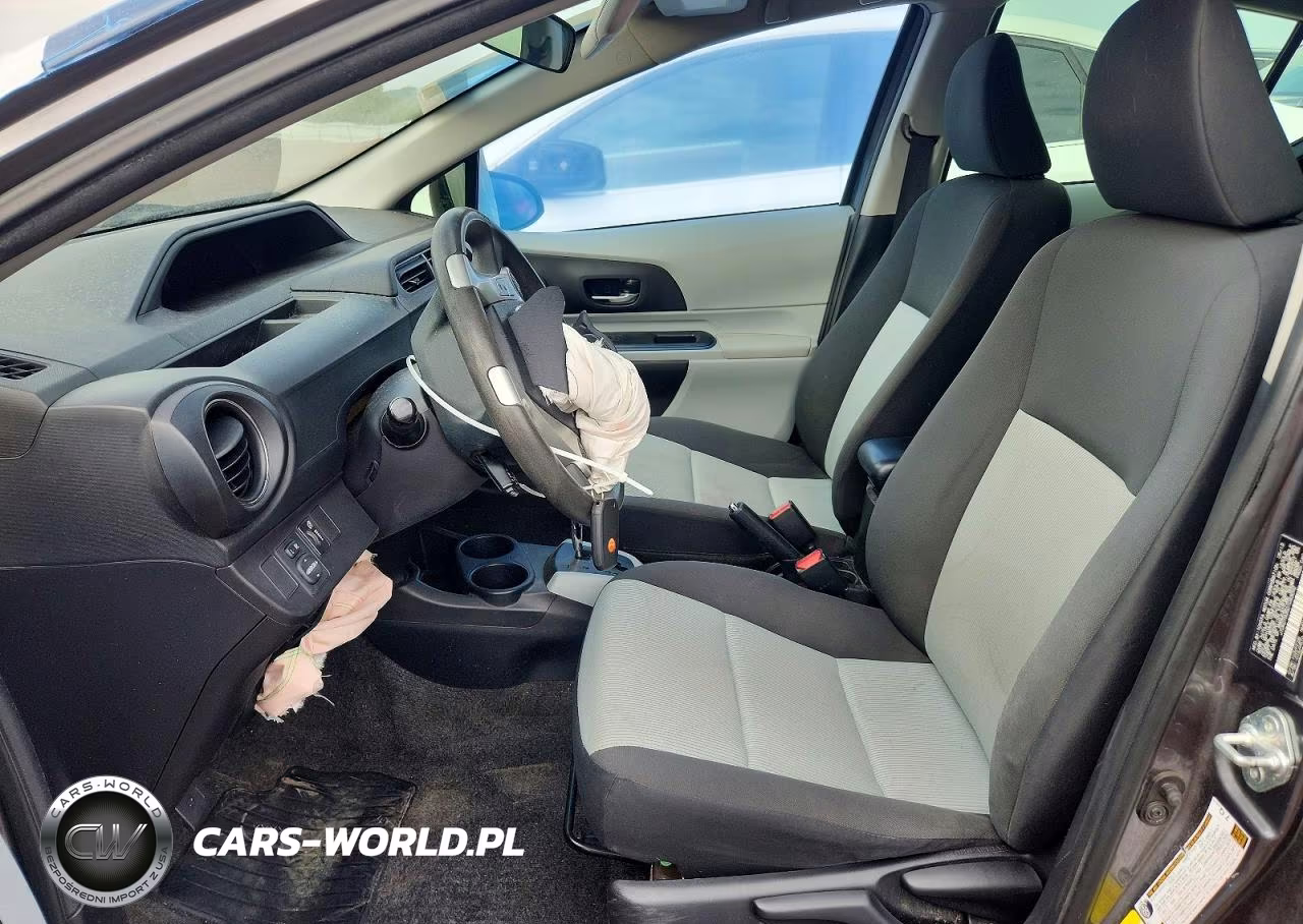 2013 Toyota Prius C Three VIN:JTDKDTB35D1043092 - 7