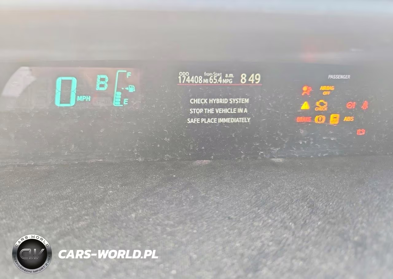 2013 Toyota Prius C Three VIN:JTDKDTB35D1043092 - 9