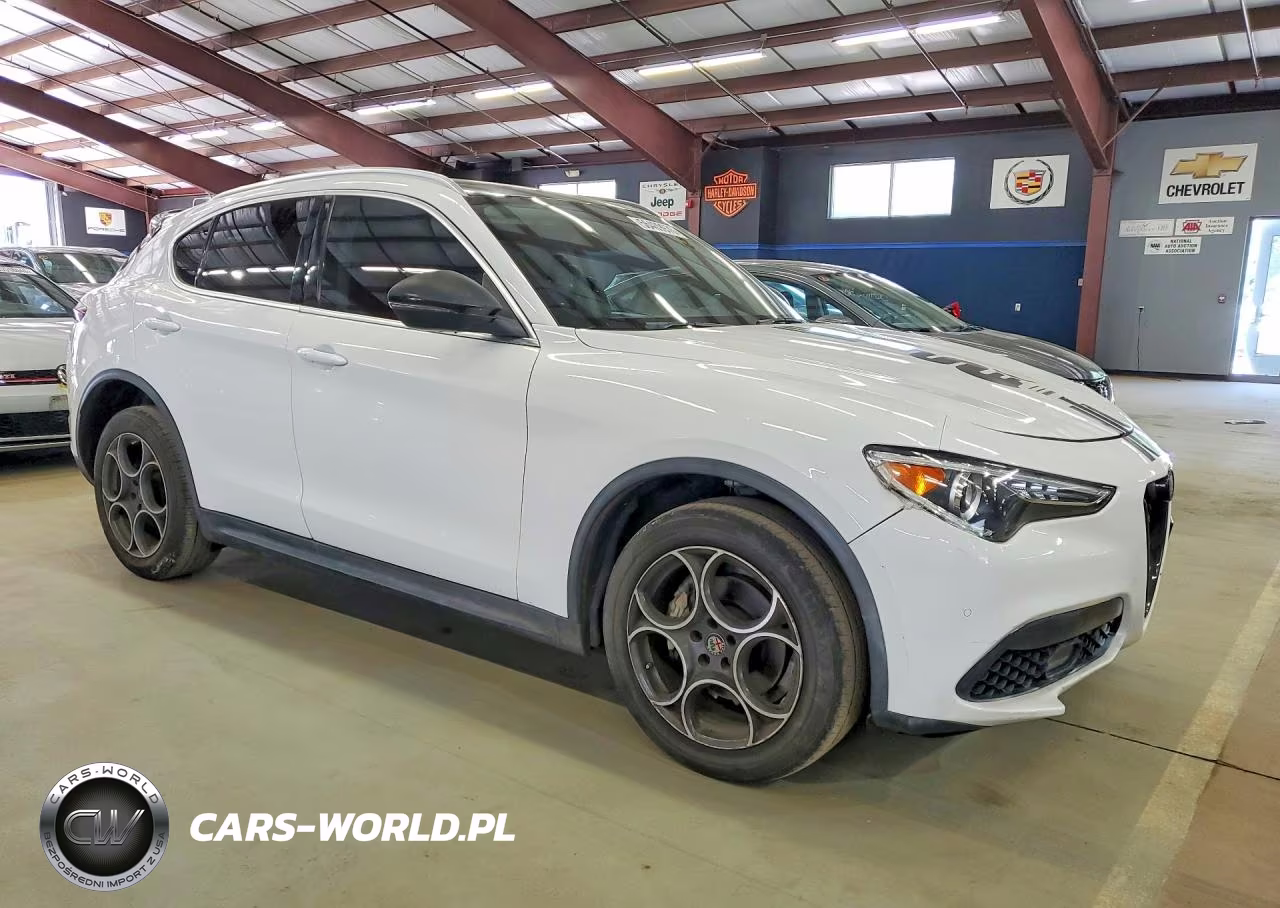 2018 Alfa Romeo Stelvio Ti VIN:ZASFAKBN0J7B93276 - 4