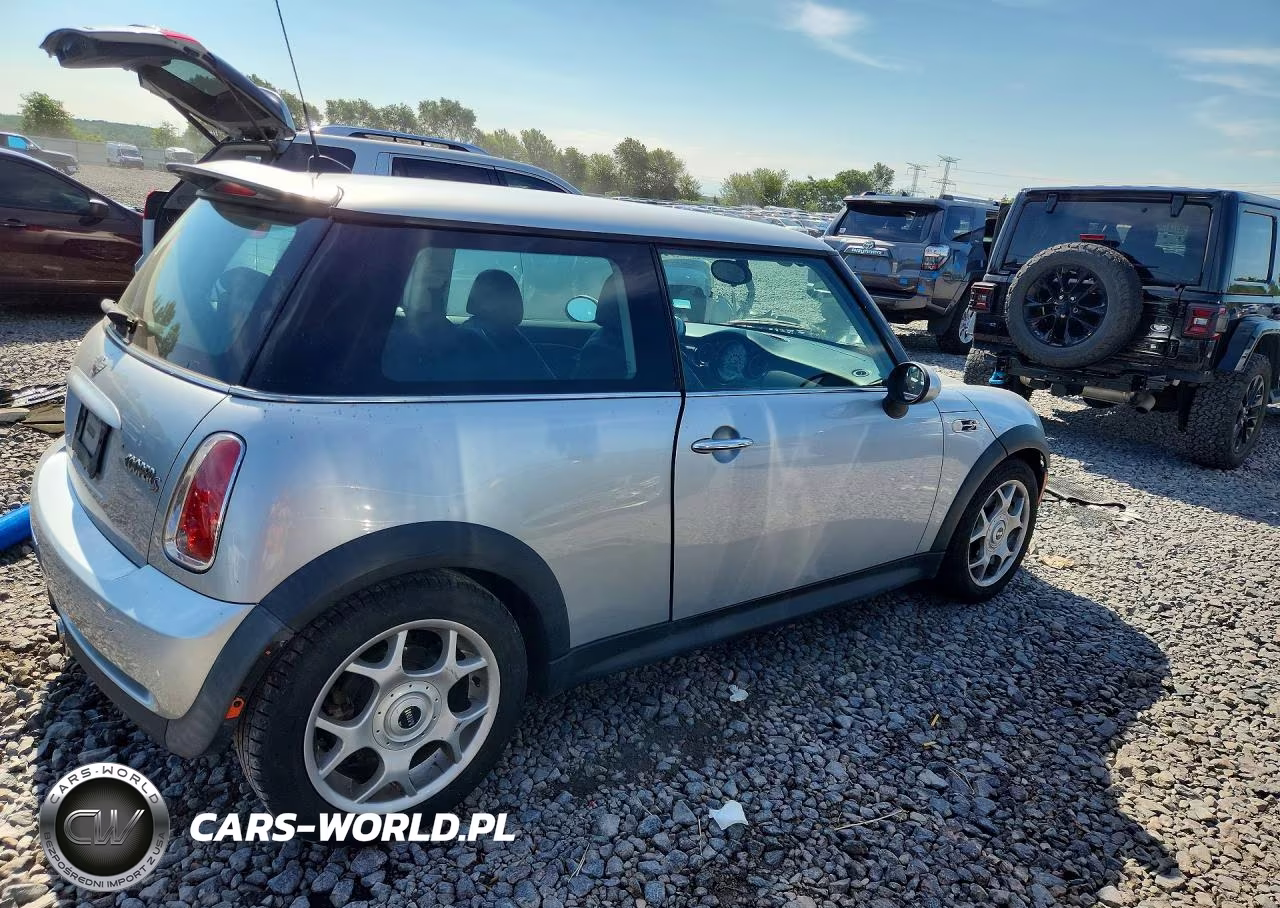 2006 Mini Cooper S VIN:WMWRE33526TL24895 - 3