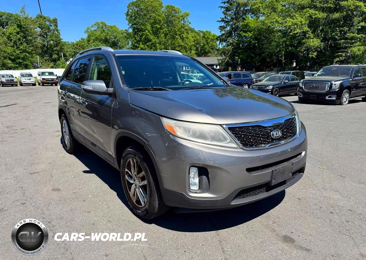 2015 Kia Sorento Lx VIN:5XYKTCA67FG652623 - 4