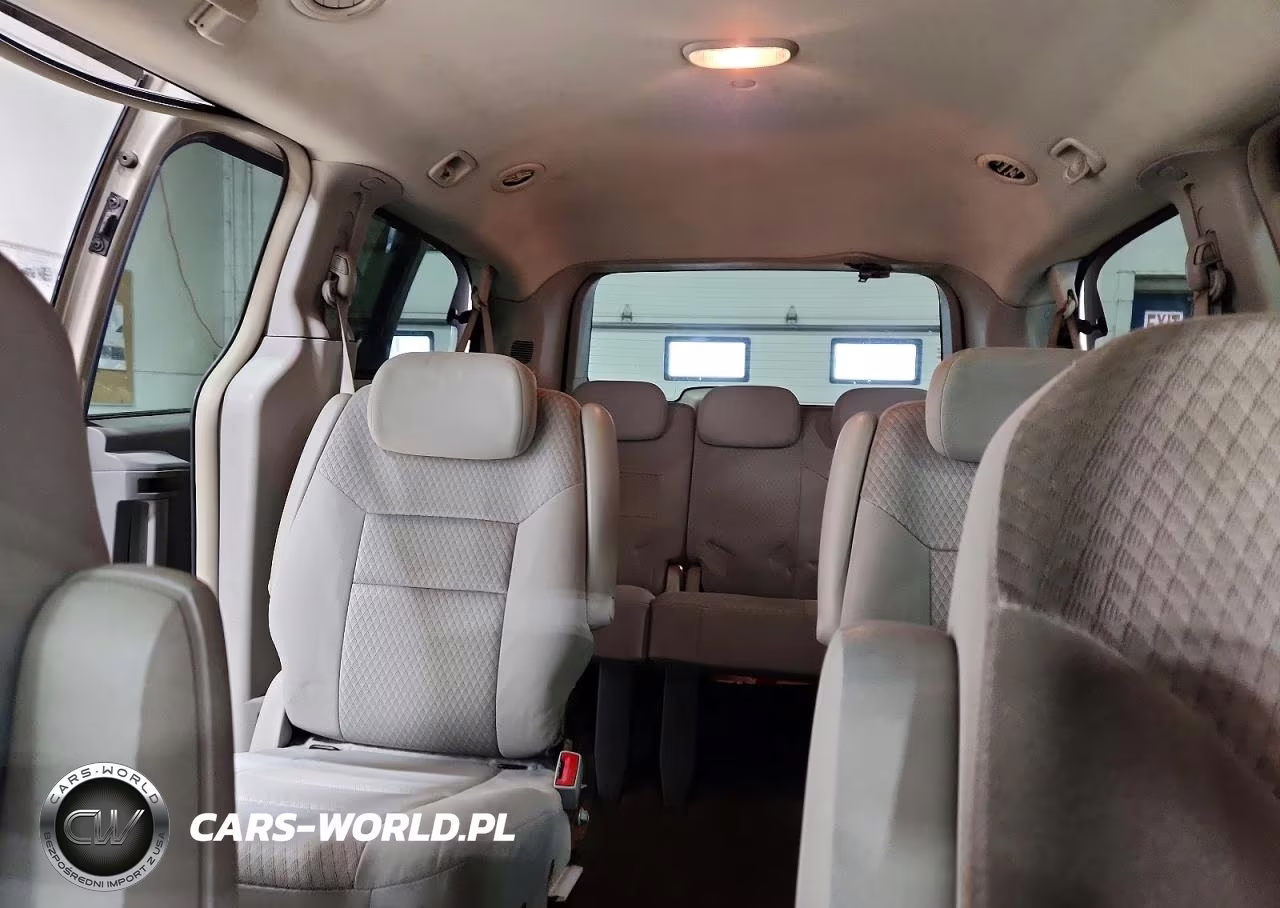 2009 Chrysler Town & Country Lx VIN:2A8HR44E69R656303 - 10