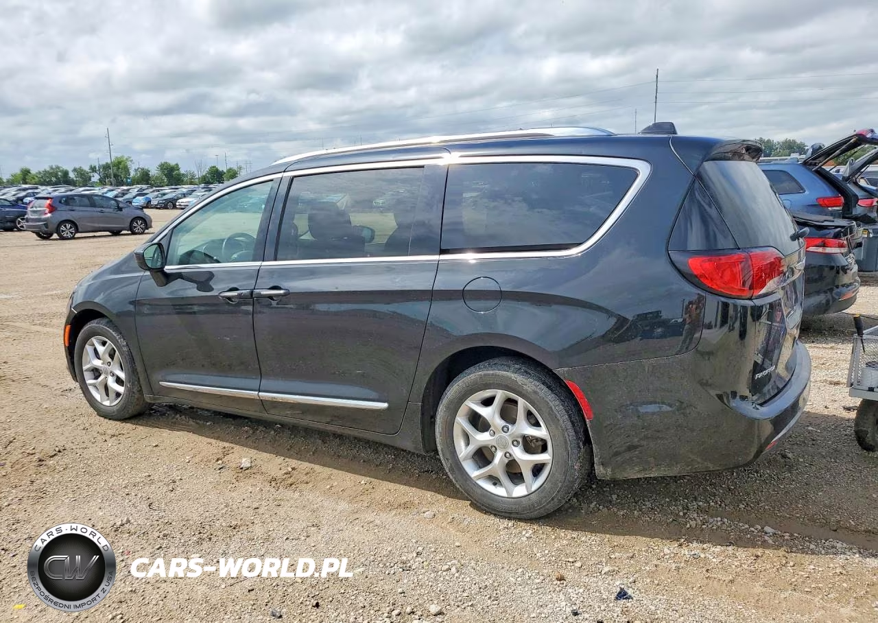 2020 Chrysler Pacifica Touring L Plus VIN:2C4RC1EG8LR257640 - 2