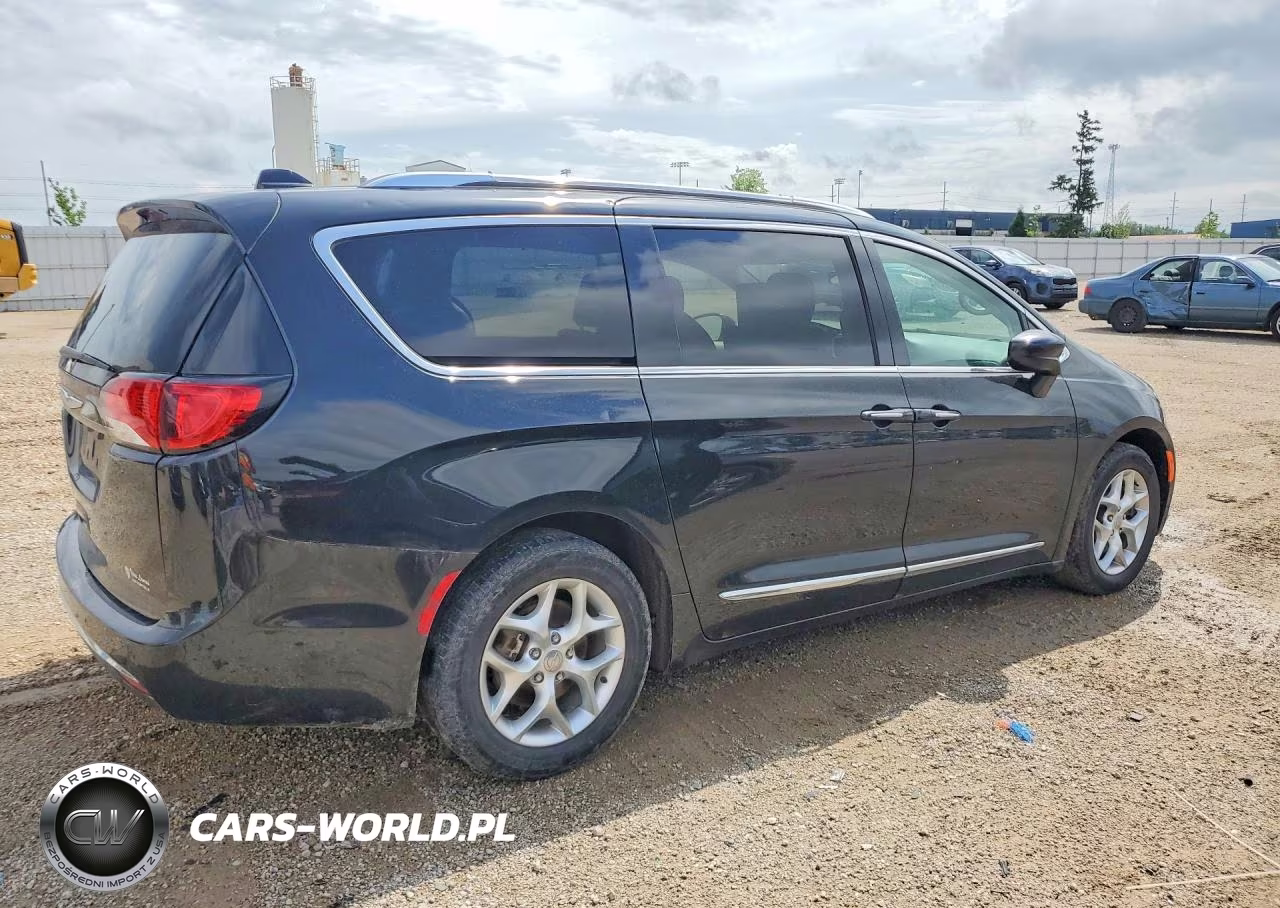 2020 Chrysler Pacifica Touring L Plus VIN:2C4RC1EG8LR257640 - 3