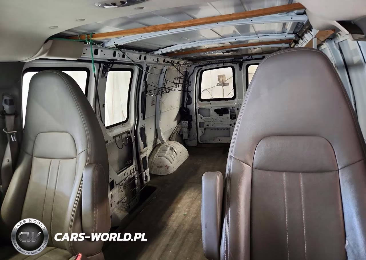 2011 Chevrolet Express G2500 VIN:1GCWGFFAXB1160103 - 10