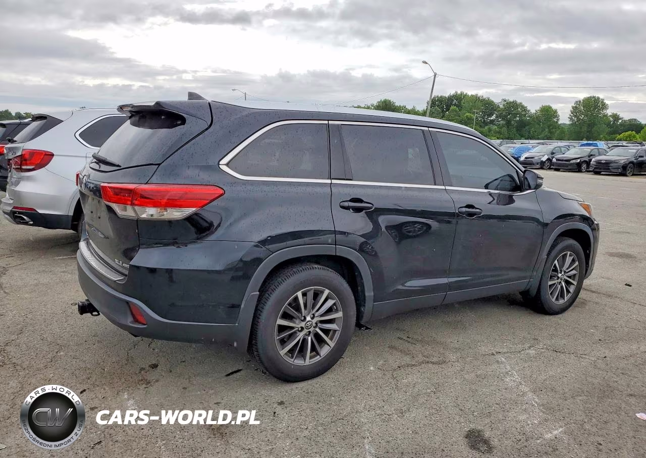 2019 Toyota Highlander Xle VIN:5TDJZRFH9KS614878 - 3