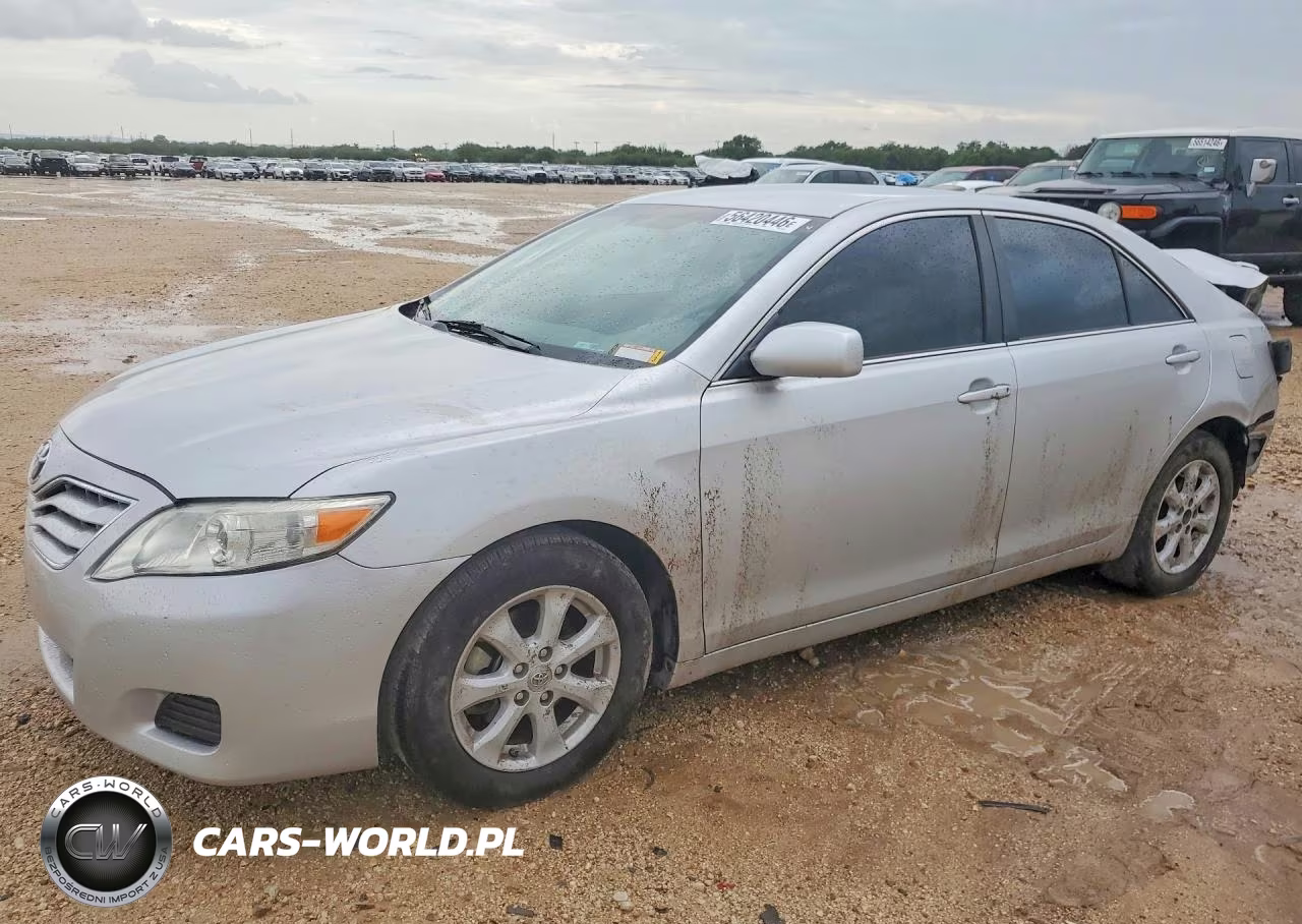 2010 Toyota Camry Le – zdjęcie 1 z 13