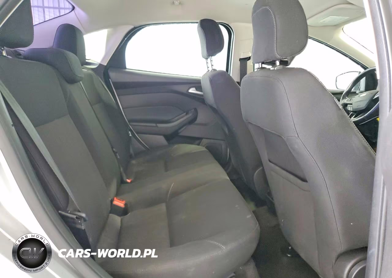 2018 Ford Focus Se VIN:1FADP3F20JL214628 - 10
