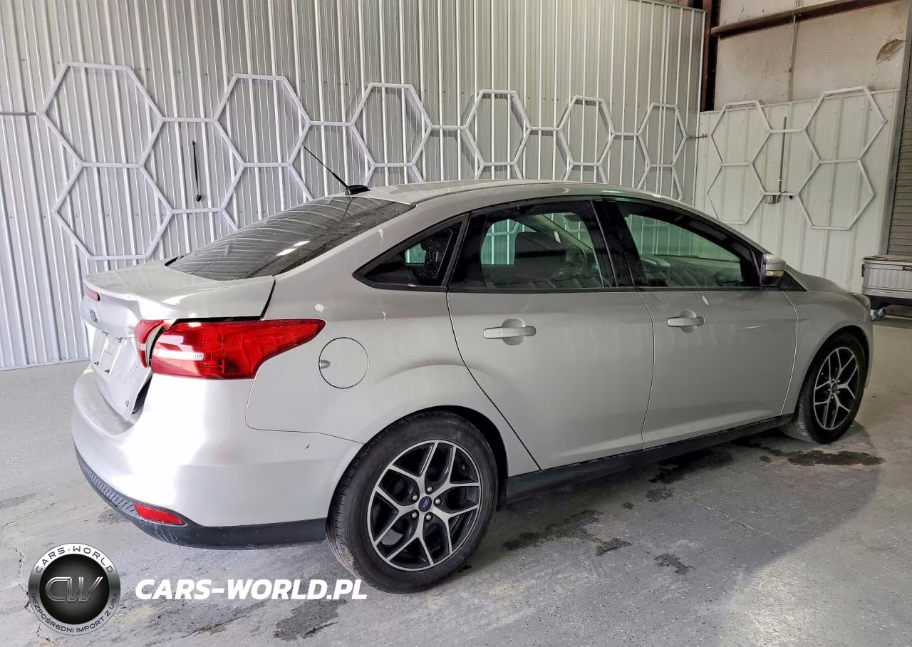 2018 Ford Focus Se VIN:1FADP3F20JL214628 - 3