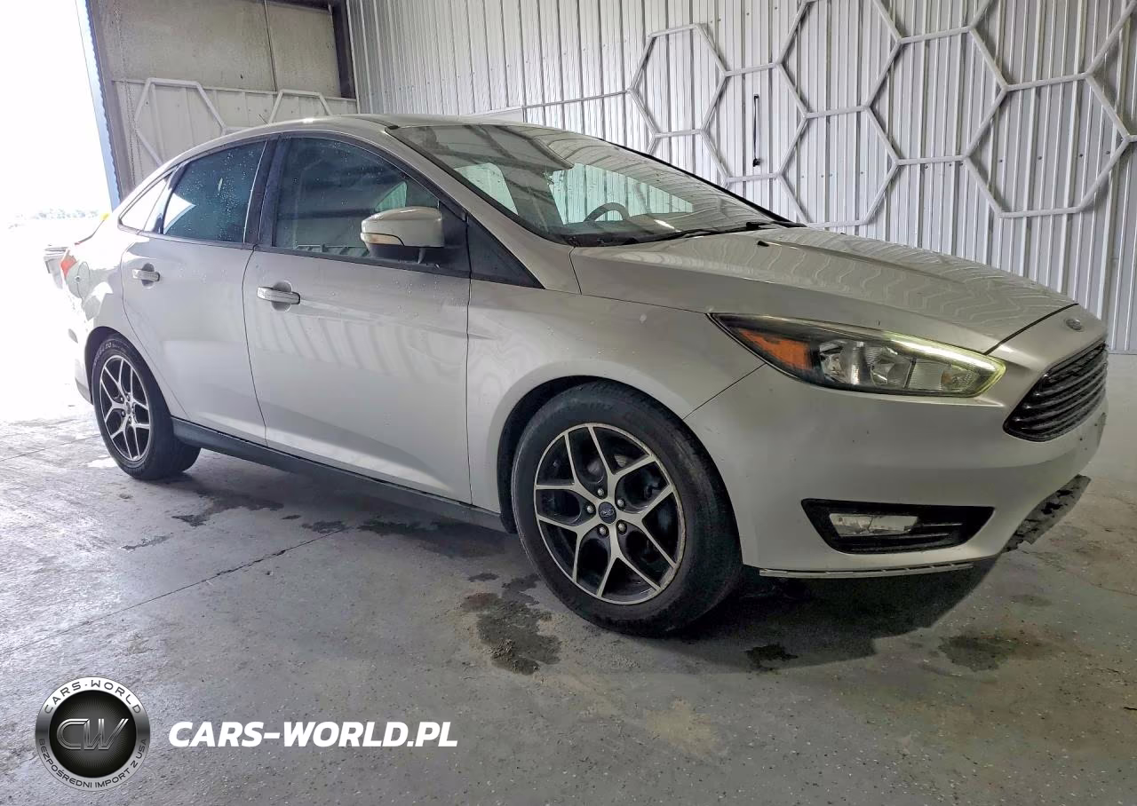2018 Ford Focus Se VIN:1FADP3F20JL214628 - 4