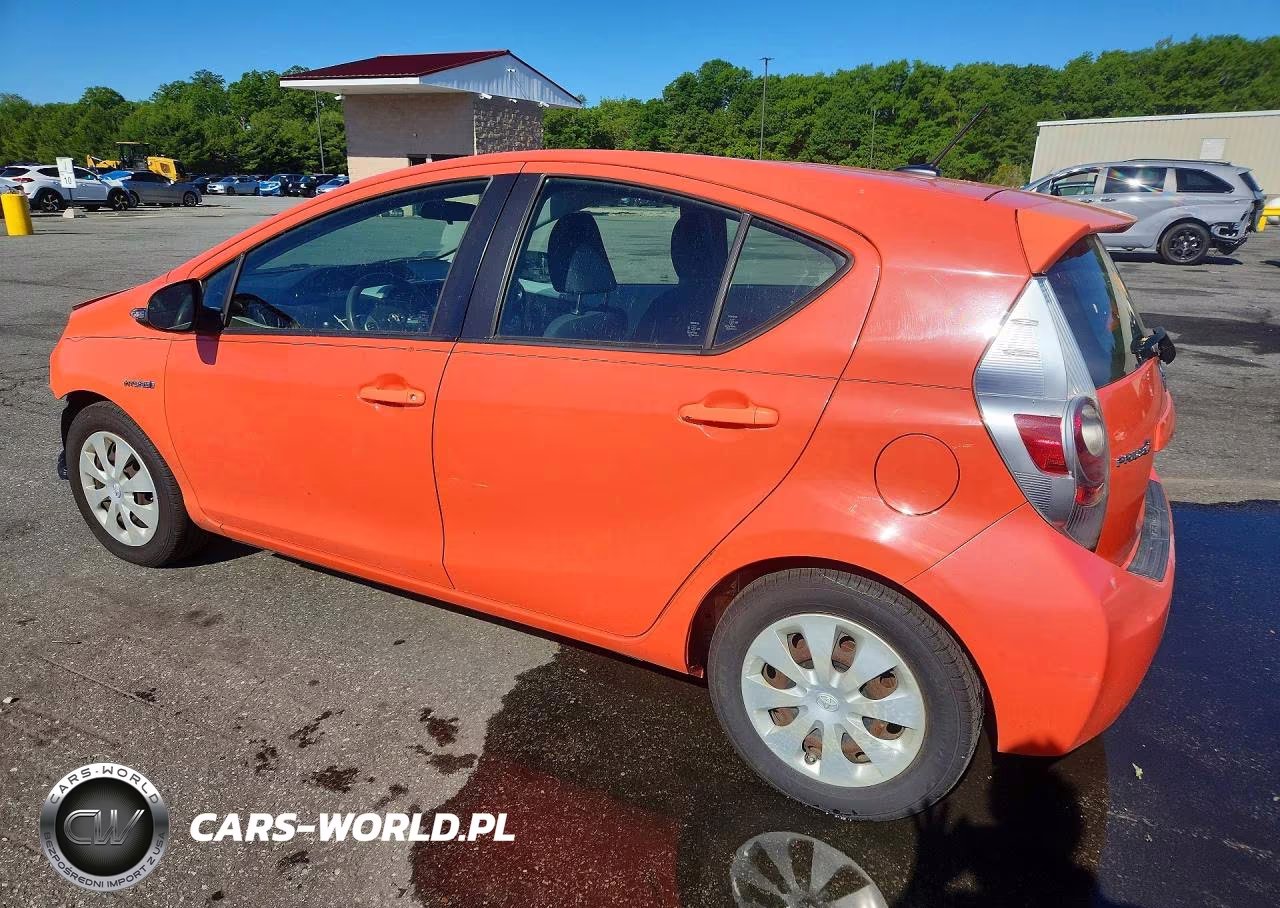 2012 Toyota Prius C Three VIN:JTDKDTB31C1002697 - 2