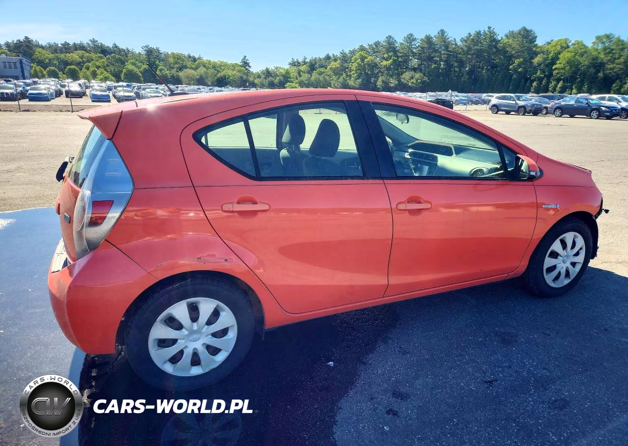2012 Toyota Prius C Three VIN:JTDKDTB31C1002697 - 3
