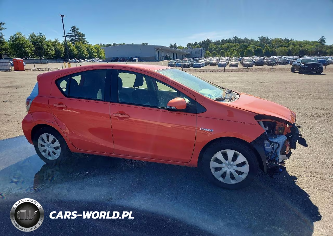 2012 Toyota Prius C Three VIN:JTDKDTB31C1002697 - 4