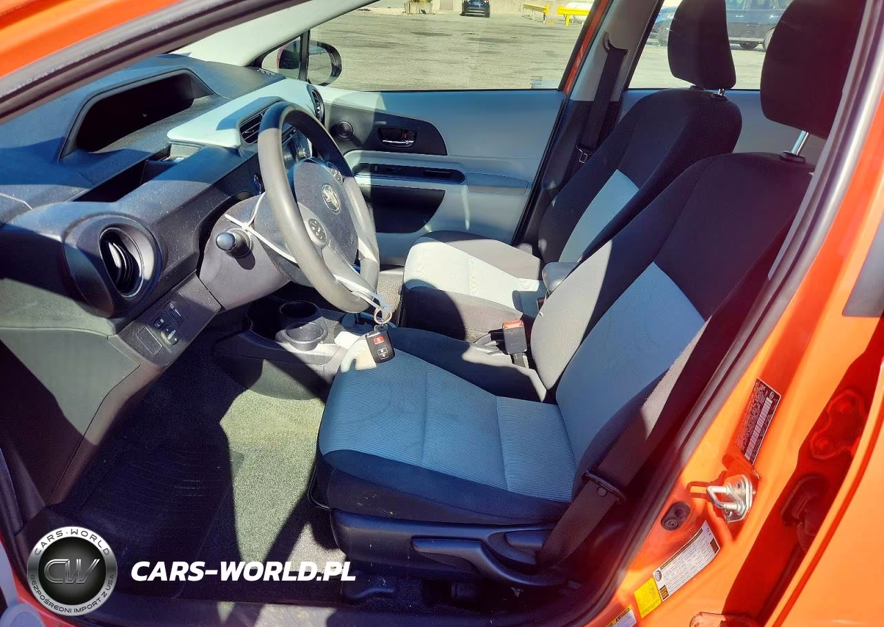 2012 Toyota Prius C Three VIN:JTDKDTB31C1002697 - 7