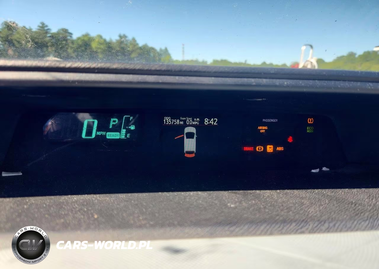 2012 Toyota Prius C Three VIN:JTDKDTB31C1002697 - 9