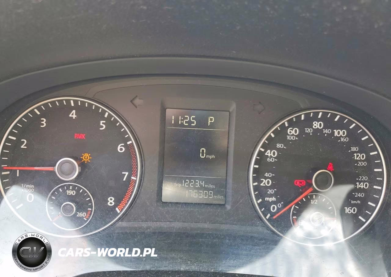 2015 Volkswagen Passat S VIN:1VWAS7A39FC085196 - 9