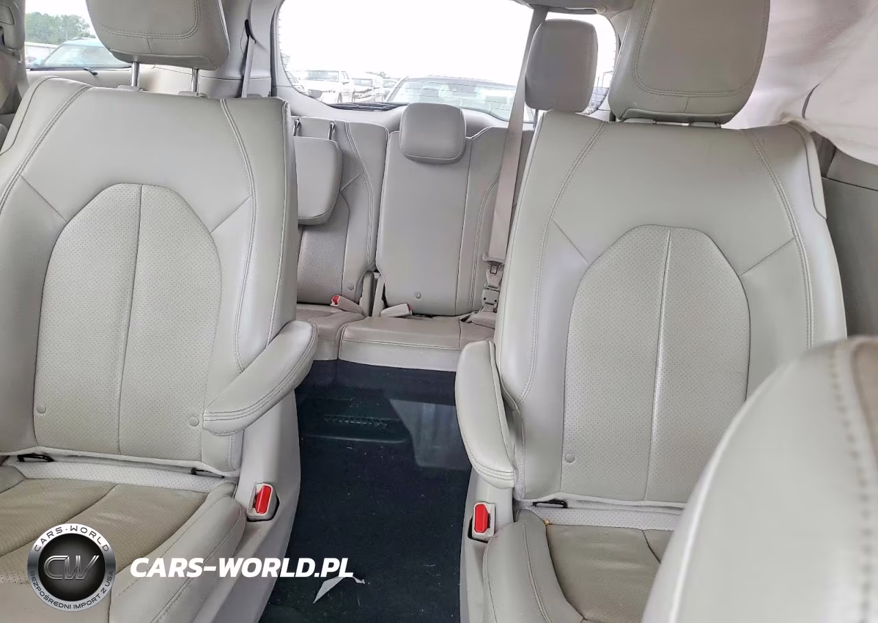 2021 Chrysler Pacifica Hybrid Touring L VIN:2C4RC1L73MR596231 - 10