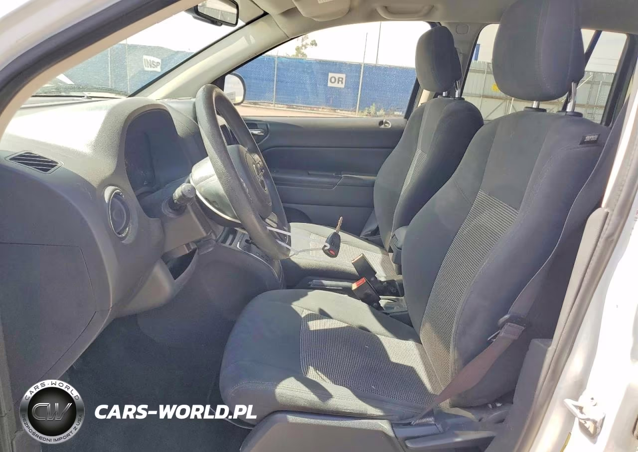 2016 Jeep Compass Sport VIN:1C4NJCBA4GD615597 - 7