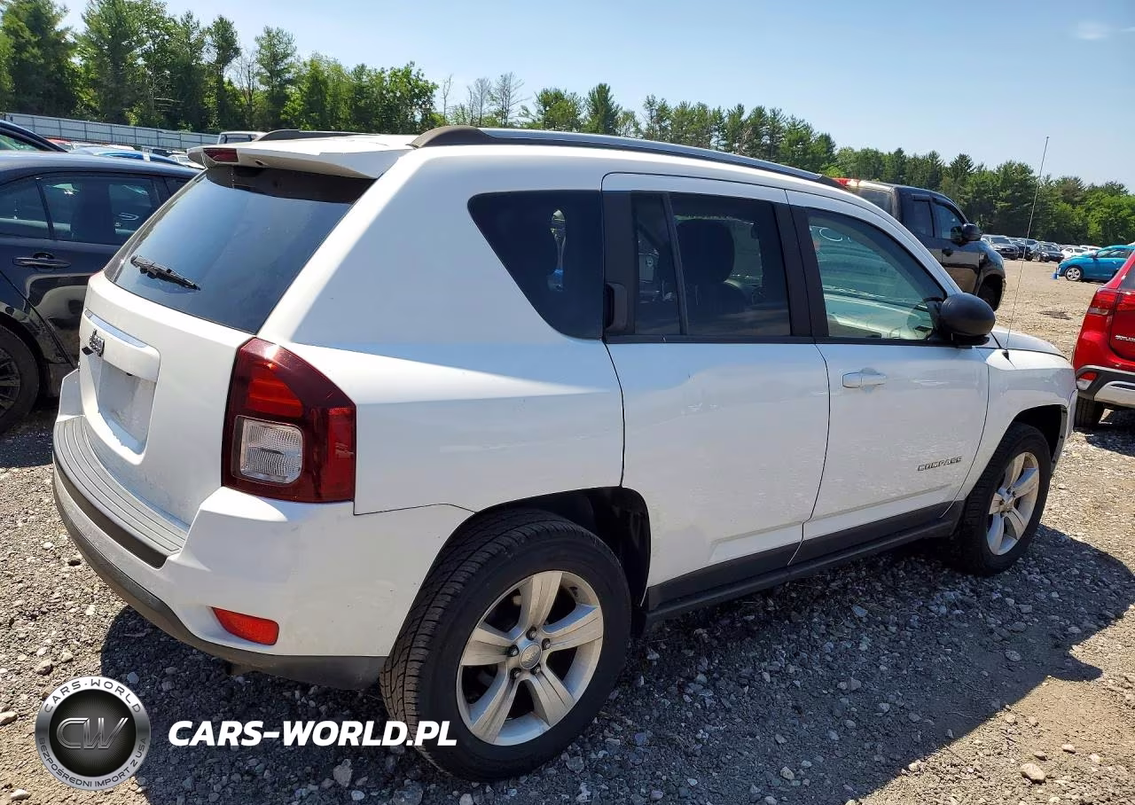 2015 Jeep Compass Sport VIN:1C4NJDBB8FD438825 - 3