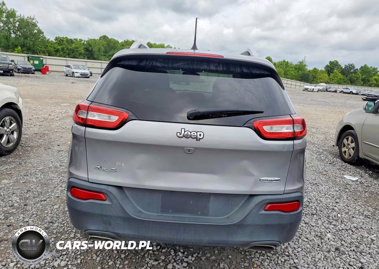 2017 Jeep Cherokee Latitude VIN:1C4PJMCS3HW596780 - 6