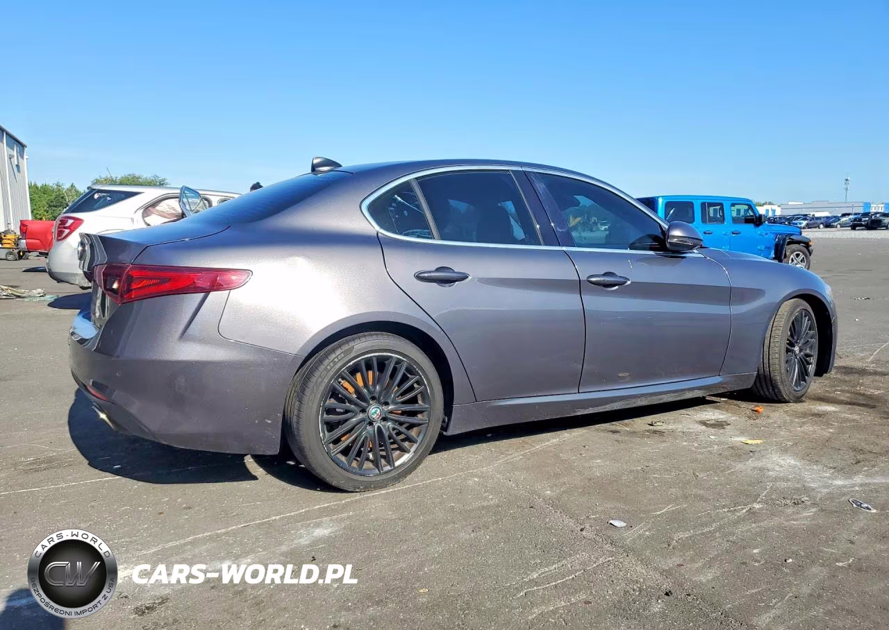 2017 Alfa Romeo Giulia Ti VIN:ZARFAECN0H7542056 - 3