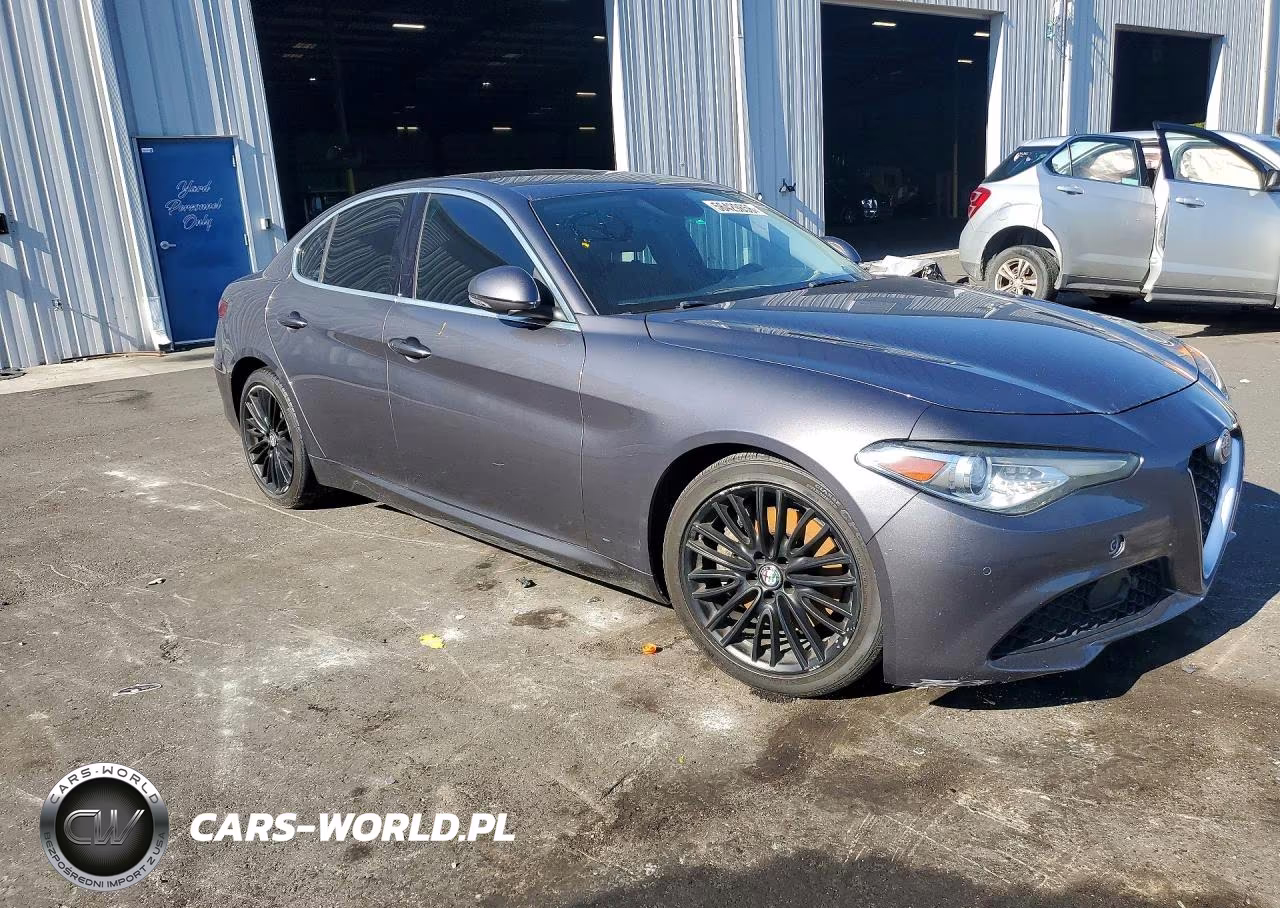 2017 Alfa Romeo Giulia Ti VIN:ZARFAECN0H7542056 - 4