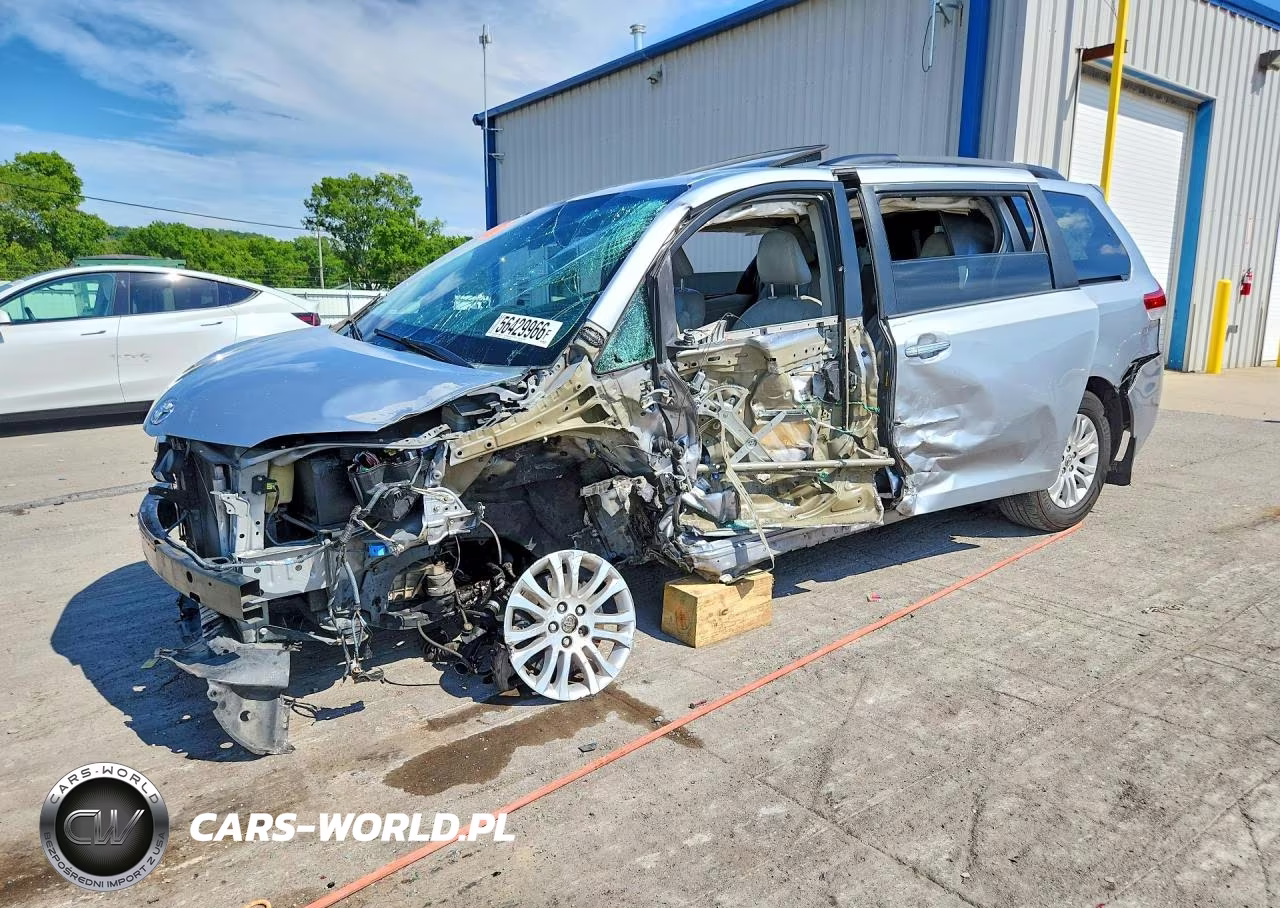 2014 Toyota Sienna Xle 8-Passenger – zdjęcie 1 z 13