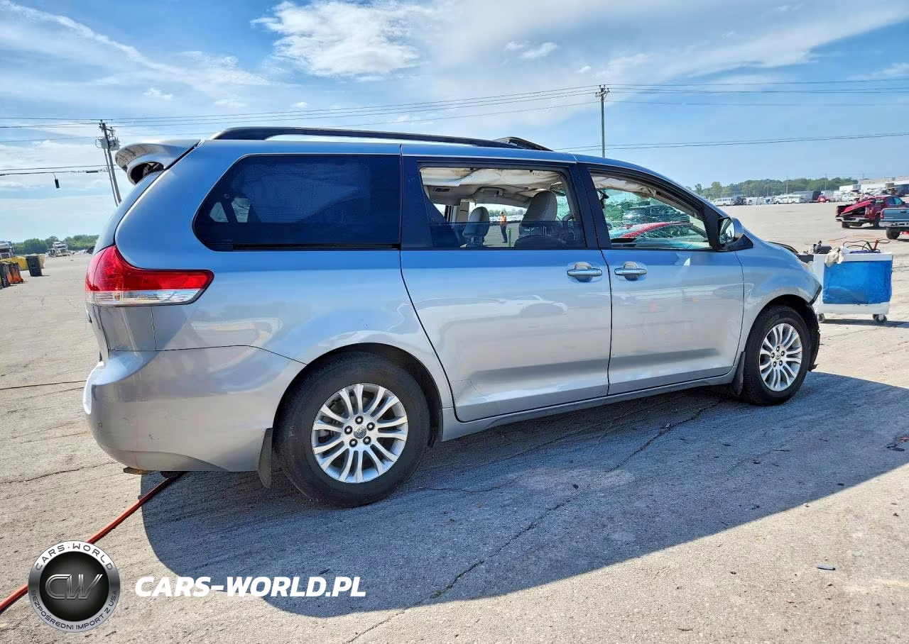 2014 Toyota Sienna Xle 8-Passenger VIN:5TDYK3DC4ES434901 - 3