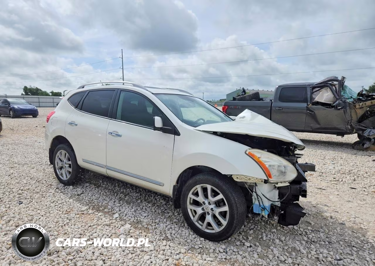 2013 Nissan Rogue S VIN:JN8AS5MV8DW652552 - 4