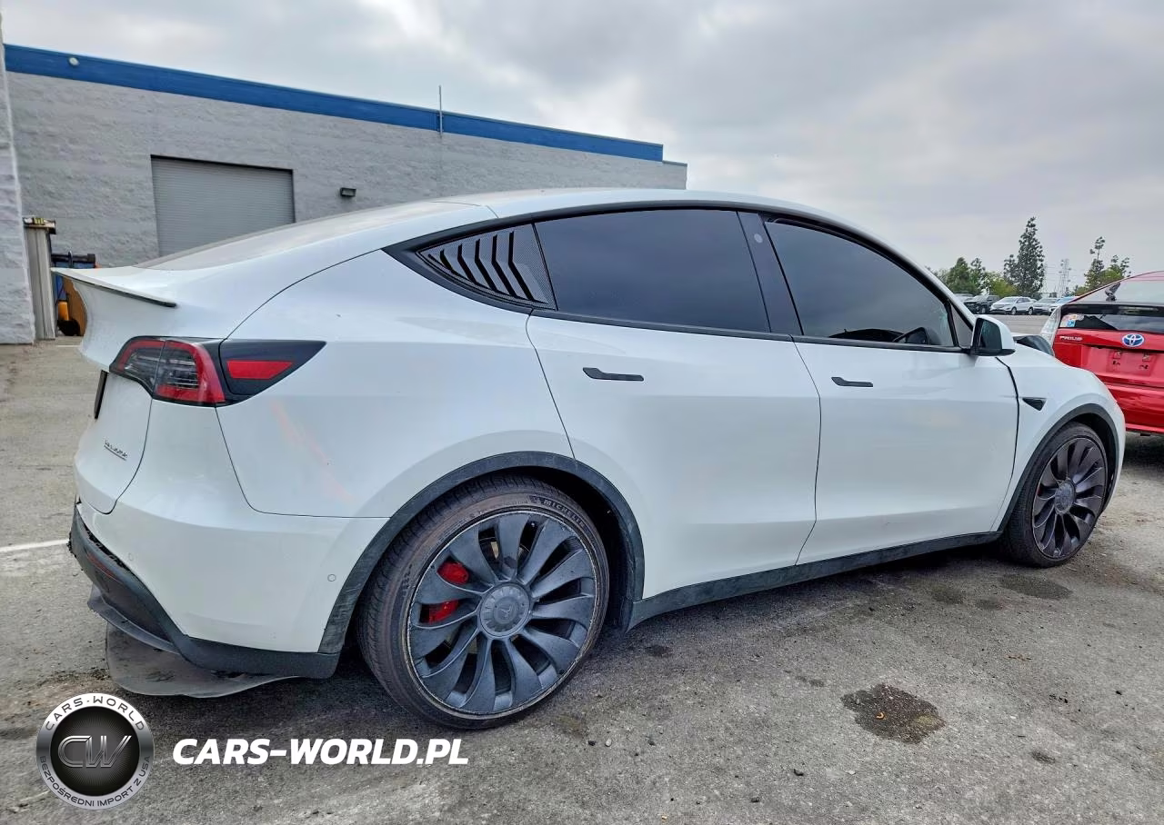 2021 Tesla Model Y VIN:5YJYGDEF2MF251709 - 3