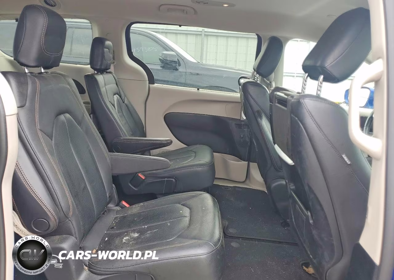 2019 Chrysler Pacifica Touring L Plus VIN:2C4RC1EG7KR604048 - 11