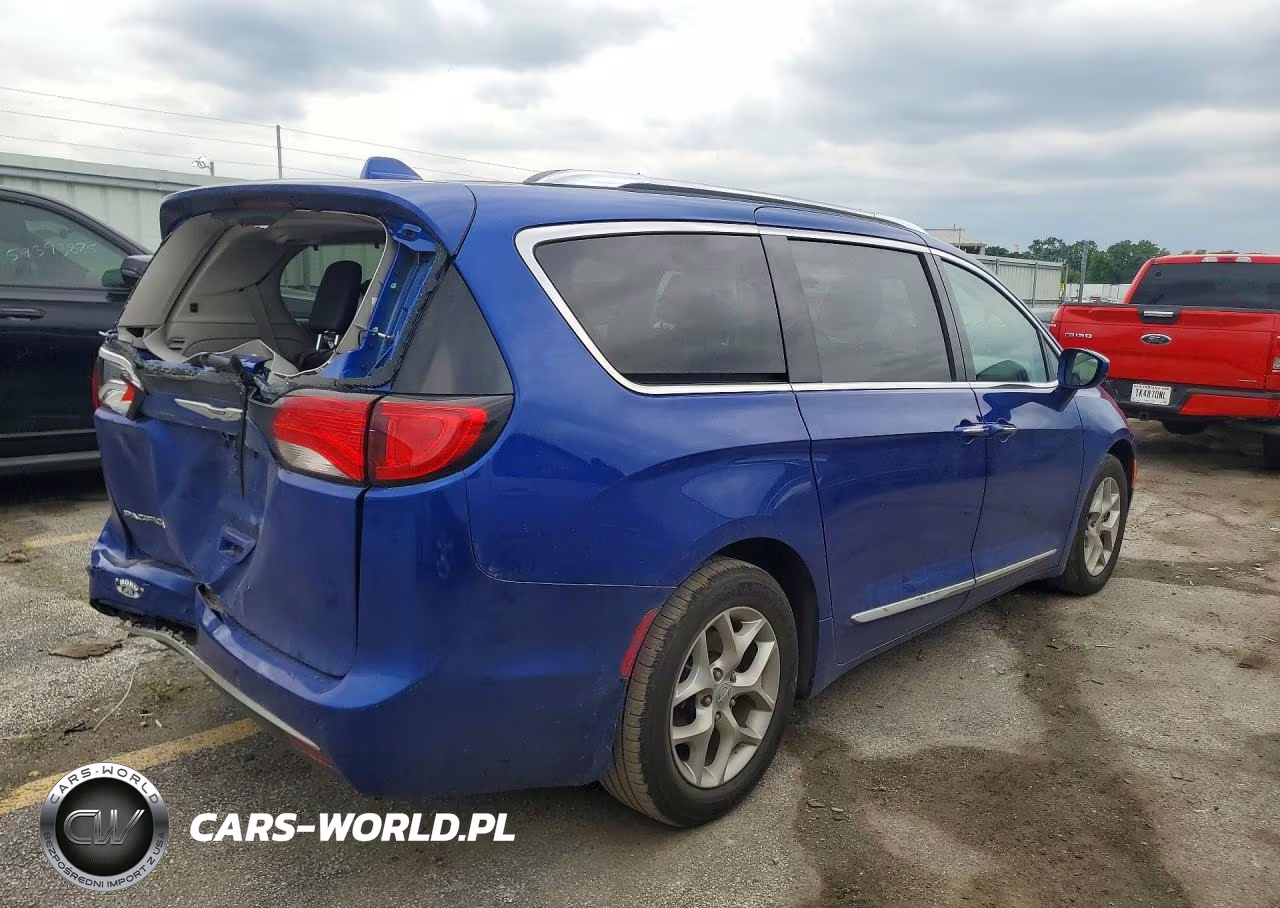 2019 Chrysler Pacifica Touring L Plus VIN:2C4RC1EG7KR604048 - 3