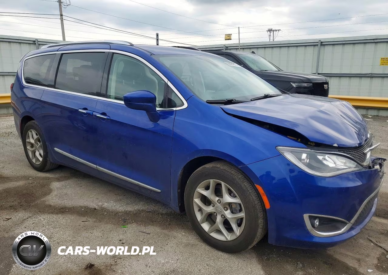 2019 Chrysler Pacifica Touring L Plus VIN:2C4RC1EG7KR604048 - 4