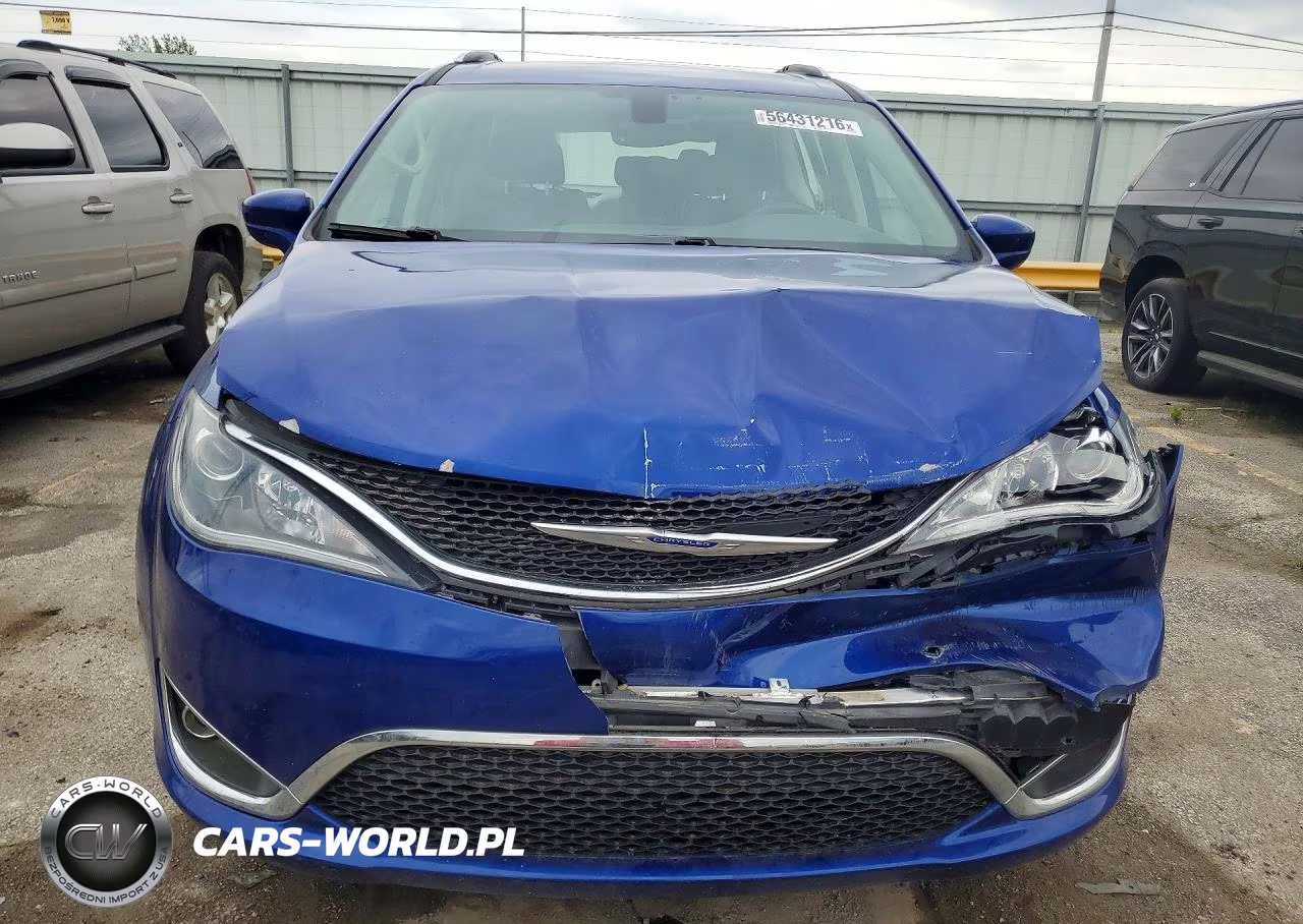 2019 Chrysler Pacifica Touring L Plus VIN:2C4RC1EG7KR604048 - 5