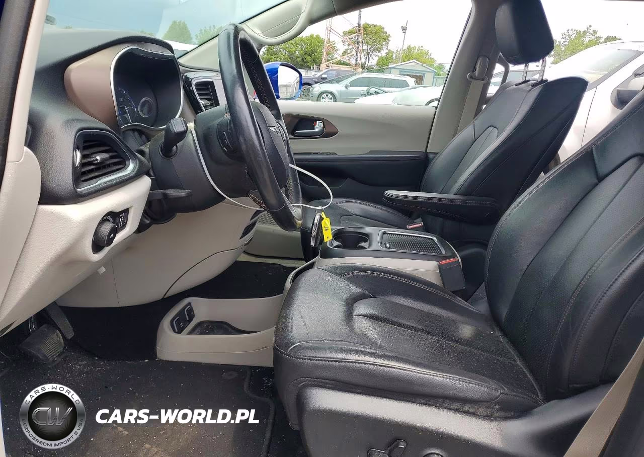 2019 Chrysler Pacifica Touring L Plus VIN:2C4RC1EG7KR604048 - 7
