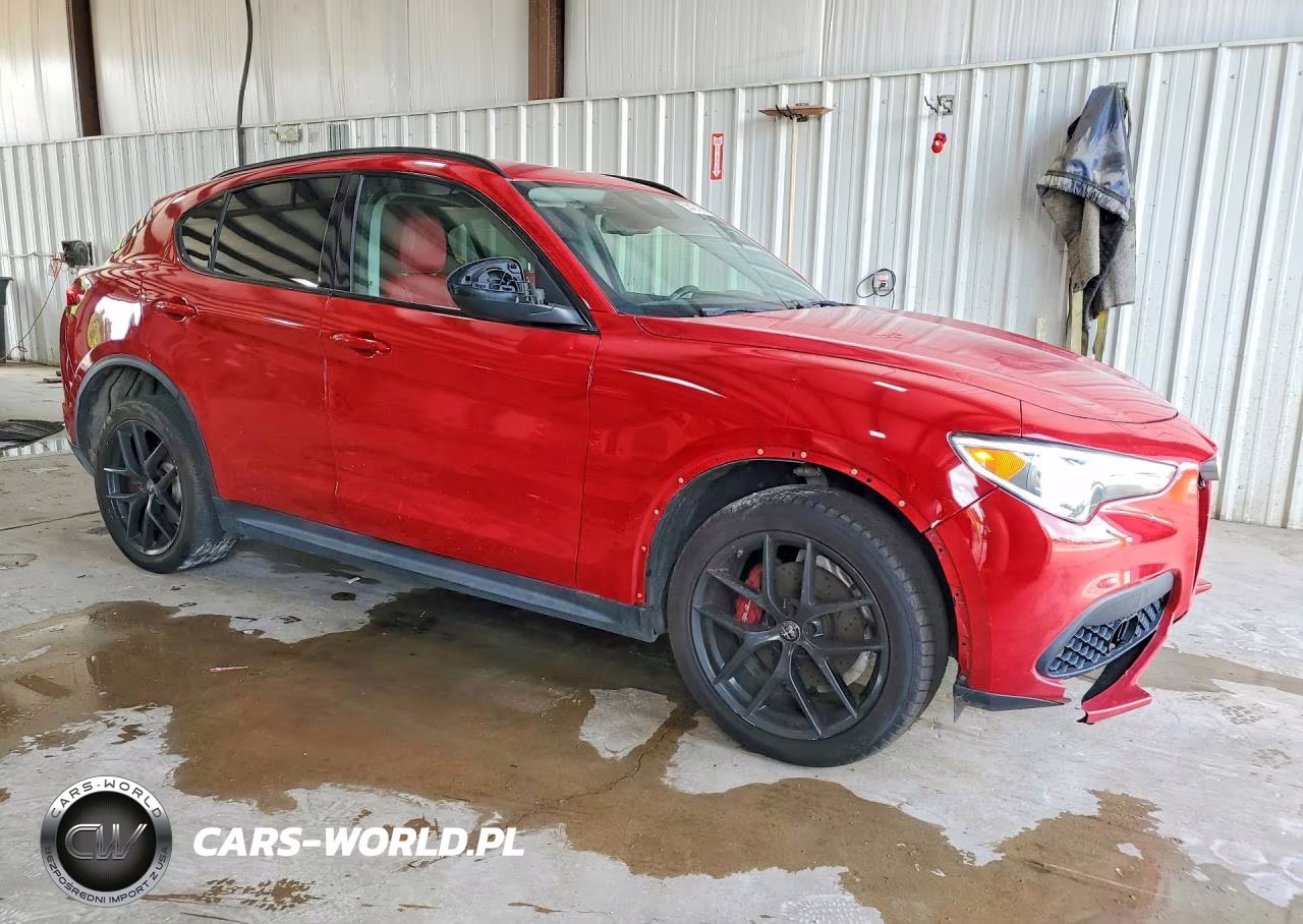 2018 Alfa Romeo Stelvio Sport VIN:ZASFAKPN7J7B72756 - 4
