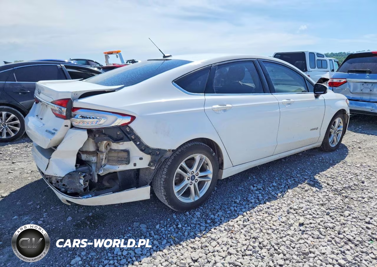 2018 Ford Fusion Se Hybrid VIN:3FA6P0LU2JR235110 - 3