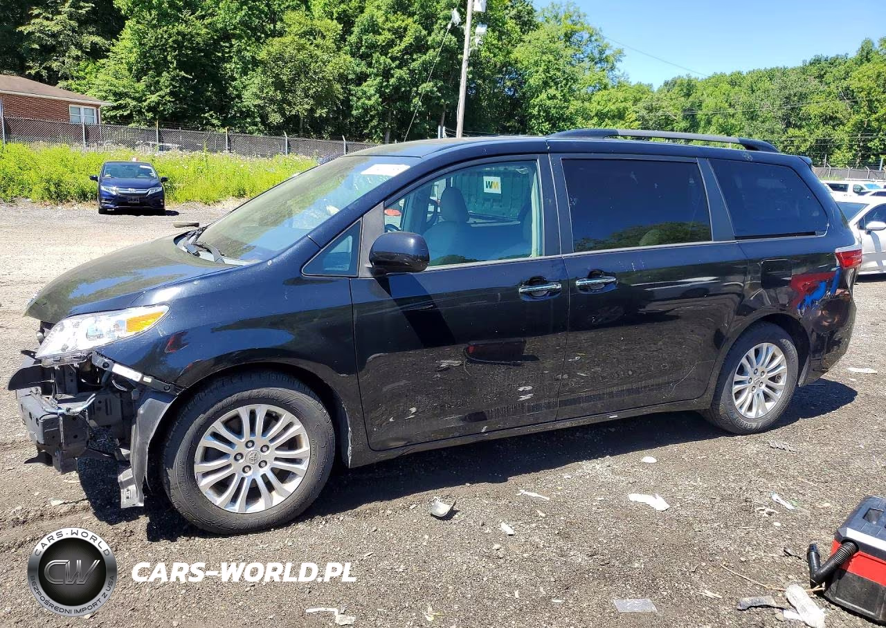 2015 Toyota Sienna Xle 8-Passenger – zdjęcie 1 z 13