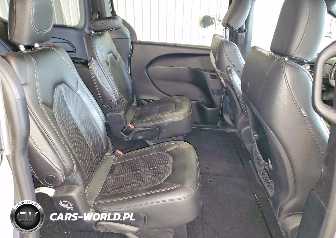 2019 Chrysler Pacifica Touring L VIN:2C4RC1BG6KR532246 - 11