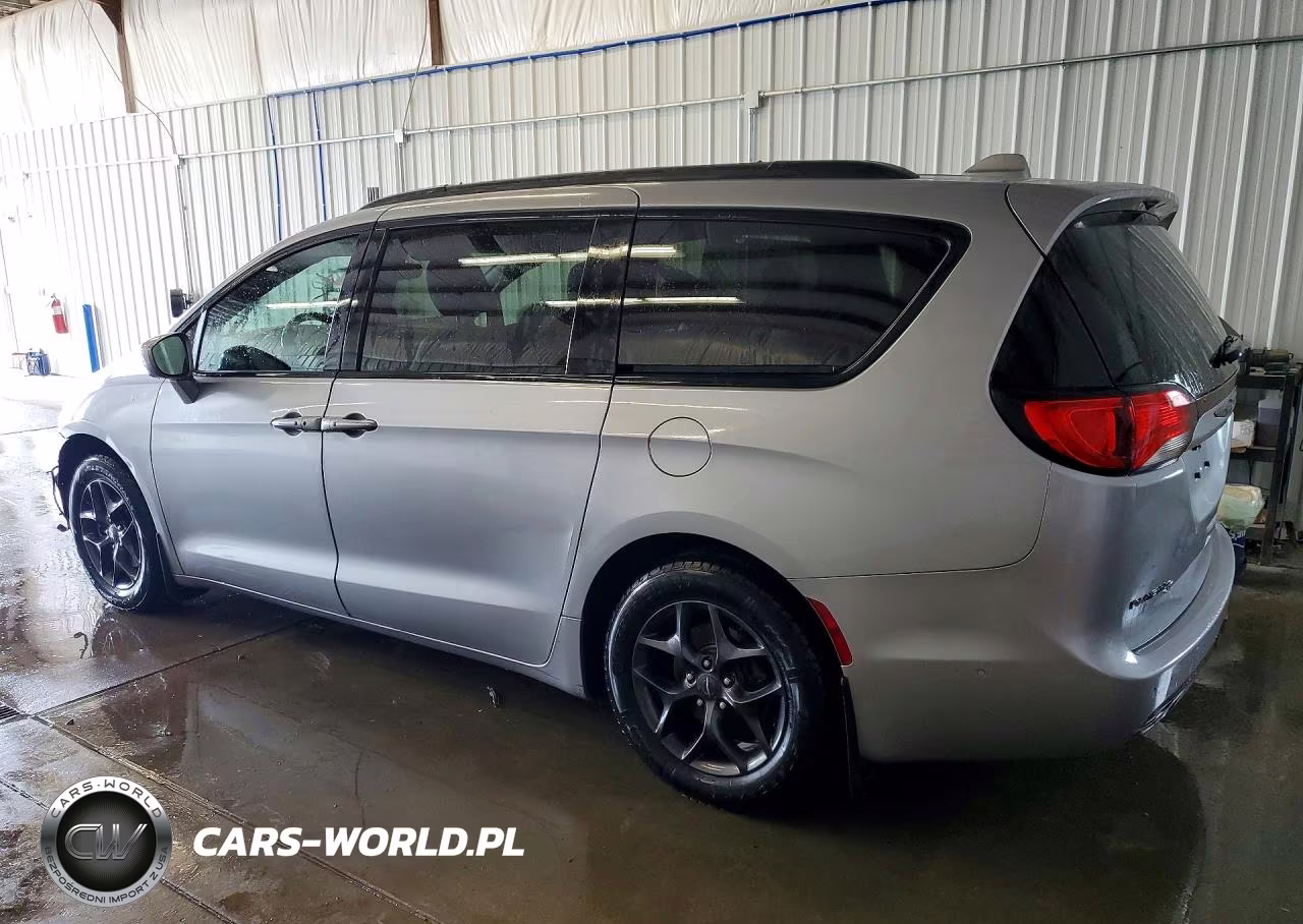 2019 Chrysler Pacifica Touring L VIN:2C4RC1BG6KR532246 - 2