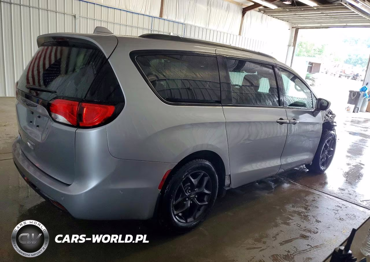 2019 Chrysler Pacifica Touring L VIN:2C4RC1BG6KR532246 - 3