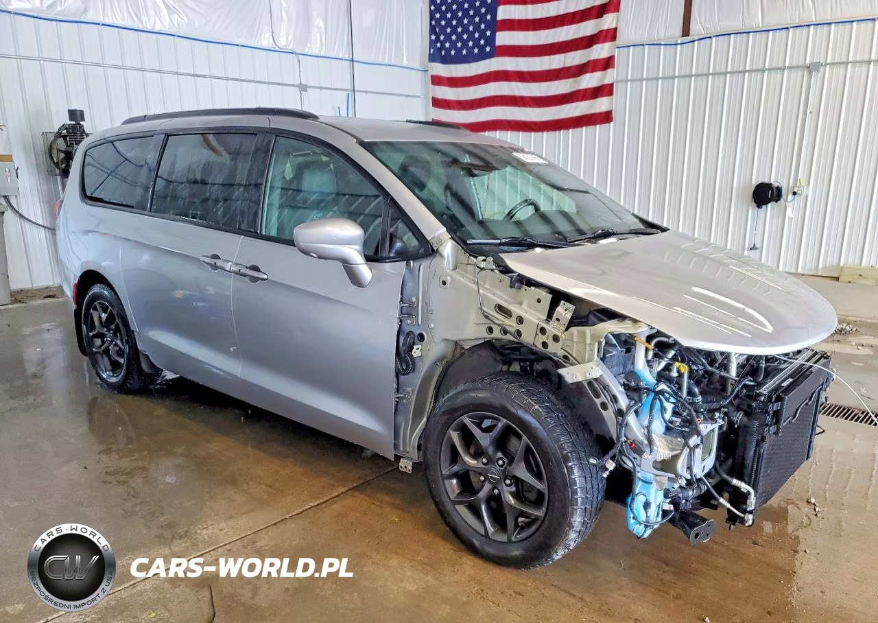 2019 Chrysler Pacifica Touring L VIN:2C4RC1BG6KR532246 - 4