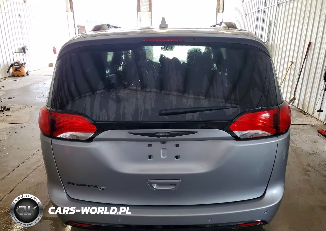2019 Chrysler Pacifica Touring L VIN:2C4RC1BG6KR532246 - 6