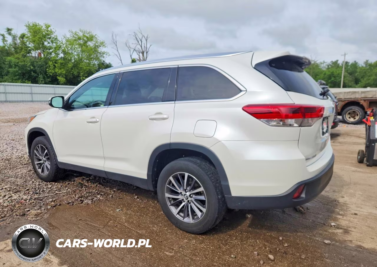 2019 Toyota Highlander Xle VIN:5TDKZRFH5KS560824 - 2